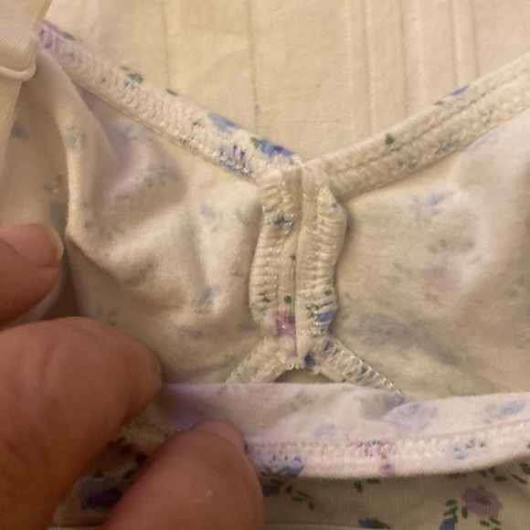 Aero XL soft sports bra with removable pads, no wires. Hand wash pads by hand. - Picture 5 of 6